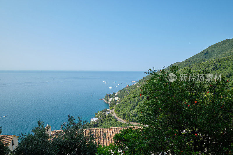 从Vietri Sul Mare镇到Amalfi Coast